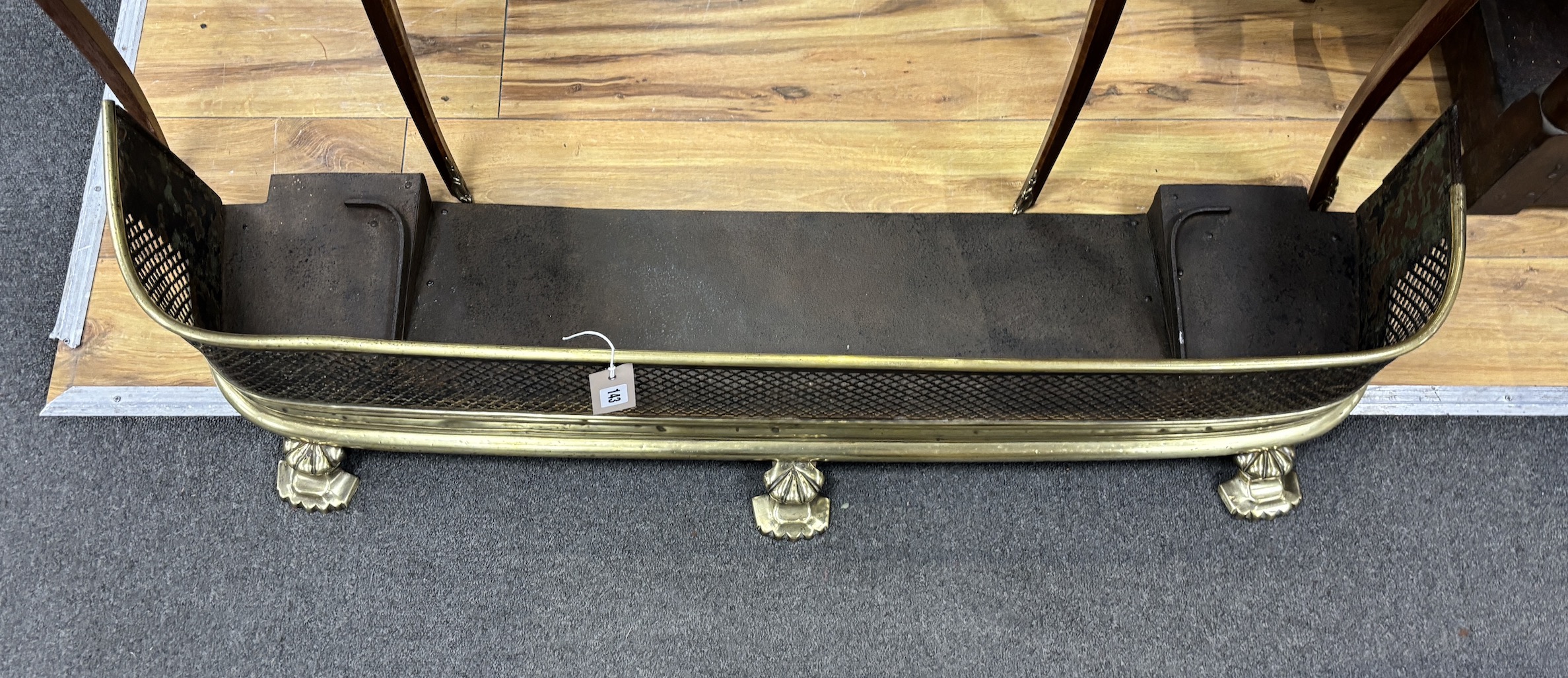 A Victorian brass mesh fender, width 112cm, depth 26cm, height 26cm